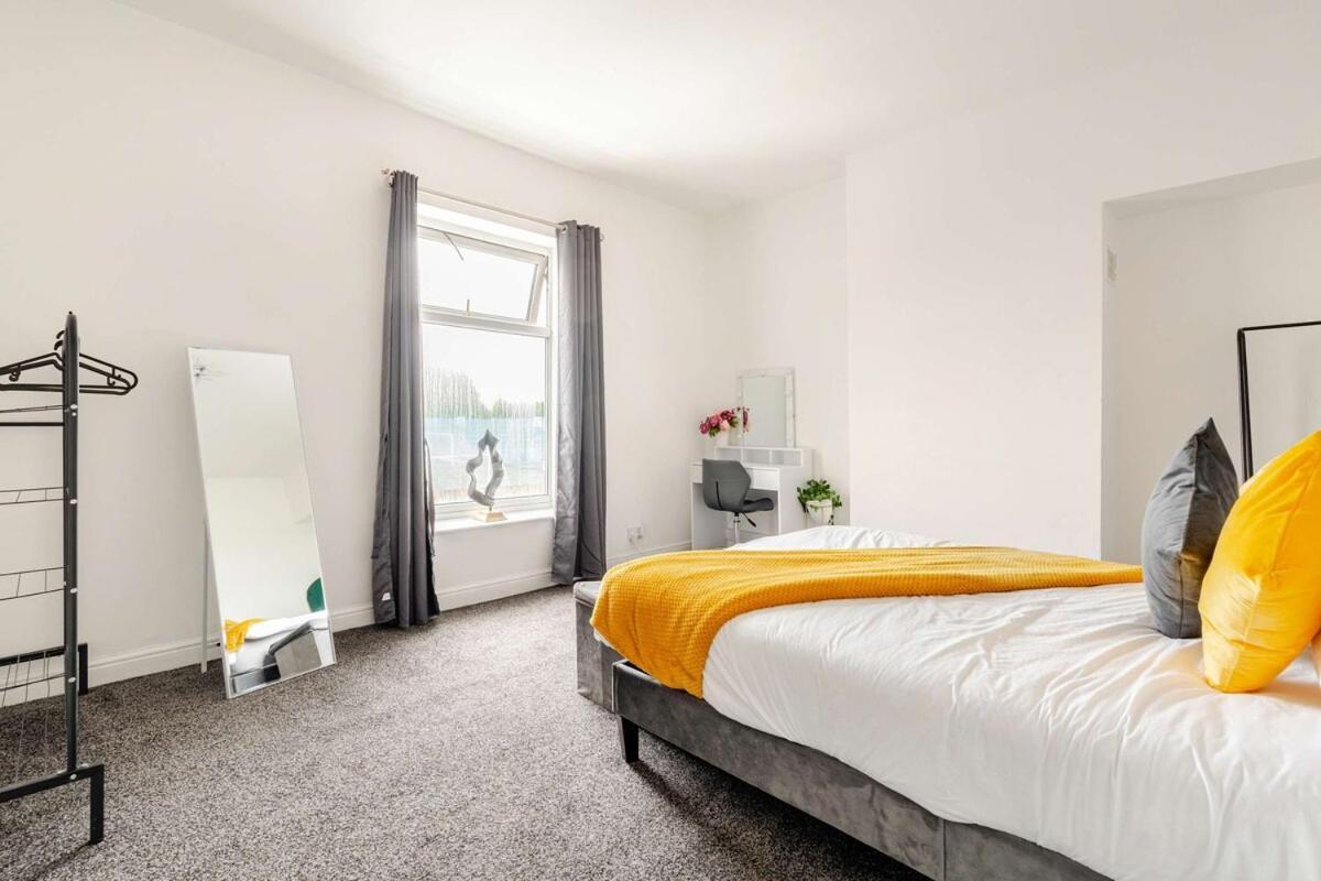 2 Min Walk Etihad Stadium & Coop Arena - 3Br, Free Parking Manchester Buitenkant foto